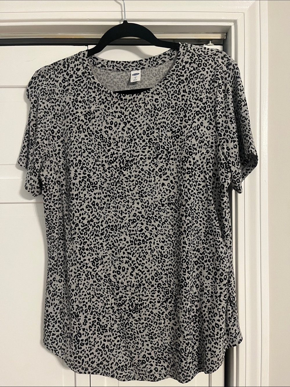 Old Navy Black and Gray Leopard Print Short Sleeve Top